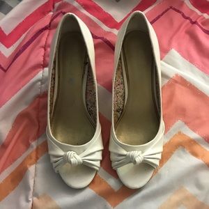 American Eagle White Pumps